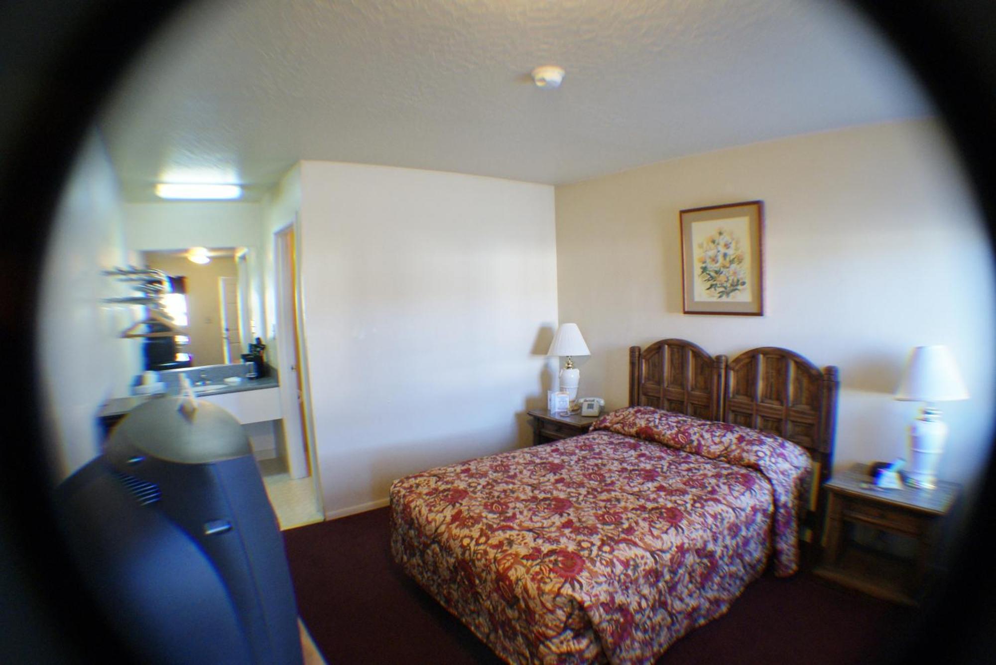 Travelers Motel Cottonwood Room photo