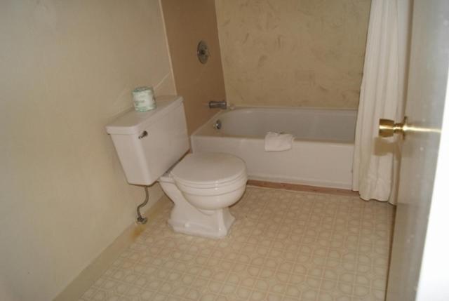 Travelers Motel Cottonwood Room photo